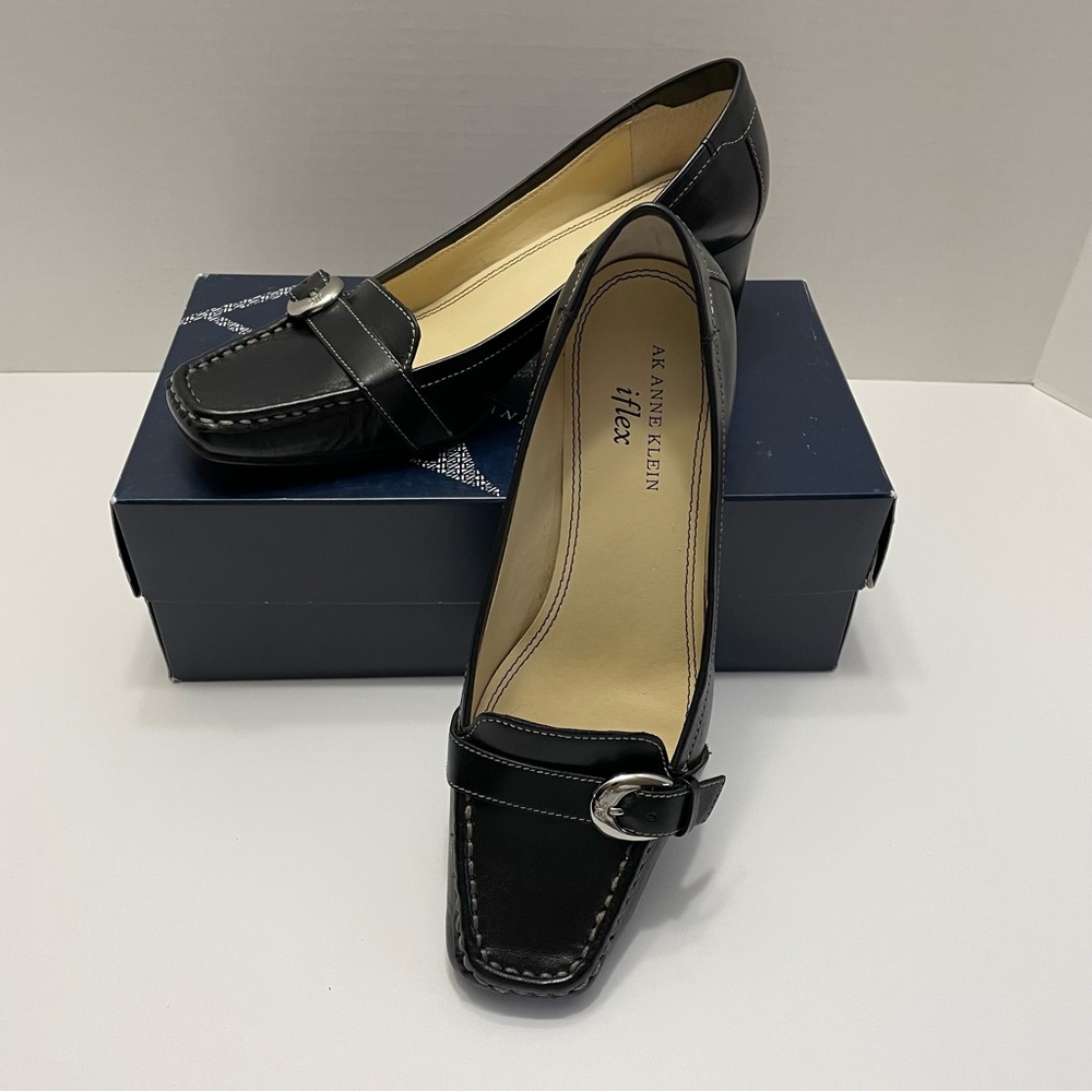 Anne Klein iflex black leather block heeled pump. Size 6.